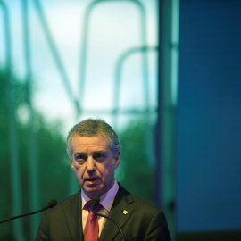 El lehendakari Iñigo Urkullu, en una declaración en el Palacio Euskalduna, la sede de la presidencia del Gobierno Vasco, tras el anuncio de ETA de su disolución. REUTERS/Vincent West