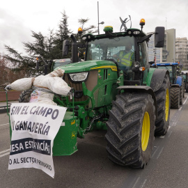 Una columna de tractores se manifiesta en Valladolid para protestar por el campo, a 15 de marzo de 2024.