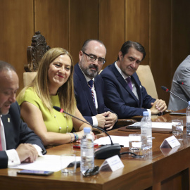 La delegada del Gobierno en Castilla y León, Virginia Barcones y el alcalde de Ponferrada, Marco Morala, en el centro de la imagen, a 8 de septiembre de 2023.