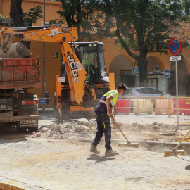 Trabajadores de la construcción en una obra en el centro de Sevilla. E.P./Rocío Ruz