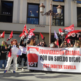 26/11/23 Concentración de trabajadoras de Inditex frente a un comercio de Zara en Sevilla el pasado lunes.