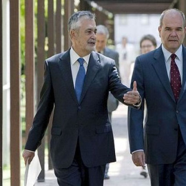 Los expresidentes de Andalucía José Antonio Griñán y Manuel Chaves, dos de los principales procesados en la macrocausa de los ERE. EFE/Archivo