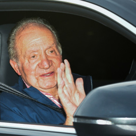 El Rey Don Juan Carlos sale de la Zarzuela después de haberse reunido con su familia y se dirige al aeropuerto para regresar a Abu Dabi, a 23 de mayo de 2022, en Madrid (España)