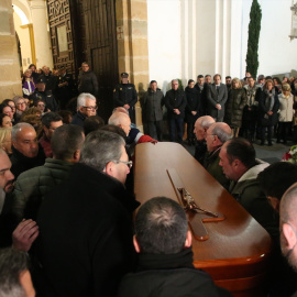 El féretro de Diego Valencia, el sacristán asesinado en Algeciras, llega a la Iglesia de Nuestra Señora de La Palma donde se instalará la capilla ardiente a 26 de enero del 2023 en Algeciras (Cádiz, Algeciras, España)