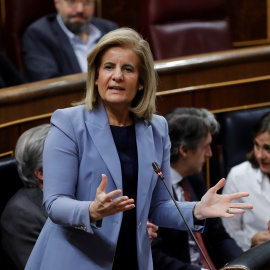 La ministra de Empleo, Fátima Báñez, durante la sesión de control al Gobierno celebrada en el Congreso de los Diputados. EFE/Juan Carlos Hidalgo