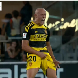 11/09/23 La obscena celebración de Víctor Mollejo tras marcar un gol ante el Cartagena..