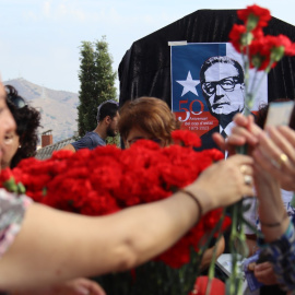 11/09/2023 - Imatge de l'homenatge a Salvador Allende que s'ha fet a Barcelona aquest dilluns, en el 50è aniversari de la seva mort.