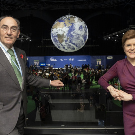 El presidente de Iberdrola, Ignacio Sánchez Galán, con la primera ministra de Escocia, xxxx, en la Conferencia de las Naciones Unidas sobre Cambio Climático de 2021 (COP26), celebrada en Glasgow.