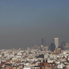 Vista de la contaminación sobre Madrid. EFE