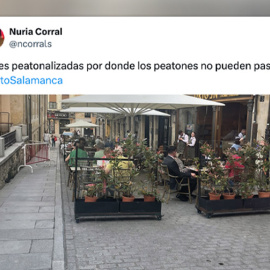 Imagen de una calle de Salamanca ocupada por una terraza.