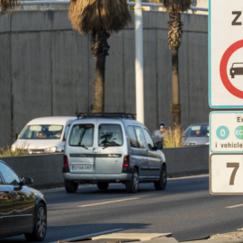 Un cartel que indica la Zona de Bajas Emisiones en el área de Barcelona.