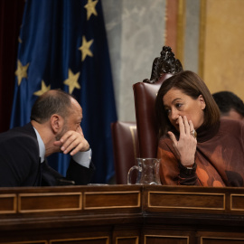 La presidenta del Congreso, Francina Armengol, junto al vicepresidente de la Cámara, Alfonso Rodríguez Gómez de Celis.