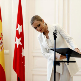 Cristina Cifuentes durante la rueda de prensa en la que ha anunciado su dimisión como presidenta de la Comunidad de Madrid. - EFE