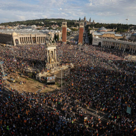 11/09/2023 - Imatge aèria de la plaça Espanya al final de la manifestació independentista de la Diada de l'11 de setembre d'aquest 2023, convocada per l'ANC.