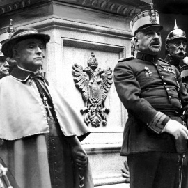 El general Miguel Primo de Rivera da un discurso en la Academia Militar de Infantería de Toledo.