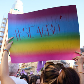 Decenas de personas durante una concentración en apoyo a las campeonas del mundo para reivindicar un deporte libre de violencias machistas, en Callao, a 28 de agosto de 2023, en Madrid