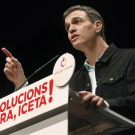 El secretario general de PSOE, Pedro Sánchez, durante su intervención este mediodía en el mitin electoral celebrado en Lleida, en la sexta jornada de campaña para las próximas elecciones del 21D. EFE/ Andreu Dalmau