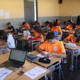 Alumnes de la classe de 4t d’ESO de l’Institut Carles Rahola de Girona estudiant en els primers dies de curs