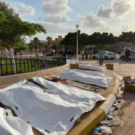 Cientos de cadáveres se amontonan en las orillas y en las plazas públicas de la ciudad de Derna, a 13 de septiembre de 2023.