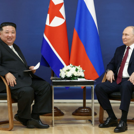 El presidente de Rusia, Vladimir Putin, y el líder de Corea del Norte, Kim Jong Un, asisten a una reunión en el cosmódromo de Vostochny, en el extremo oriental de la región de Amur, Rusia, el 13 de septiembre de 2023.