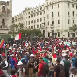 Protesta masiva en Perú tras denegar nuevamente el Parlamento adelantar las elecciones