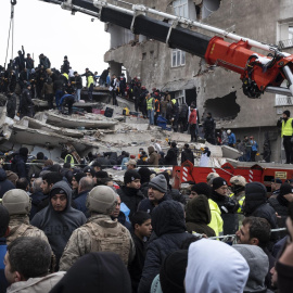 Las imágenes del terremoto en Turquía: cientos de muertos y heridos