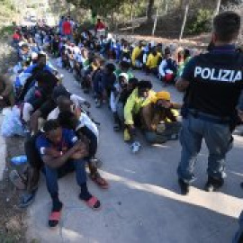 La crisis migratoria en Lampedusa echa por tierra la propaganda electoral de Meloni y Salvini