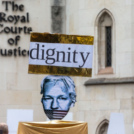 Protestas para pedir la libertad de Julian Assange frente a las Cortes de Justicia del Reino Unido.