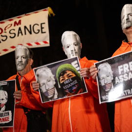 Manifestantes careas Julian Assange