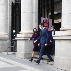 La ministra de Igualdad, Irene Montero, y el presidente del Gobierno, Pedro Sánchez, a su salida del acto institucional con motivo del 8 de marzo, Día Internacional de la Mujer