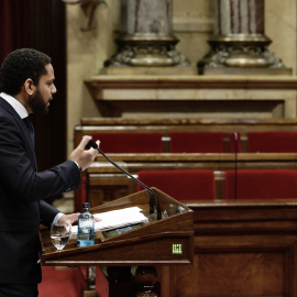 Pla obert del líder de Vox al Parlament, Ignacio Garriga, durant el ple d'investidura al Parlament. Imatge del 21 de maig del 2021