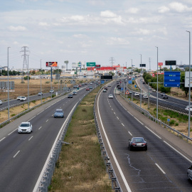 Varios coches circulan por la autovía A-5, a 1 de septiembre de 2023, en Madrid