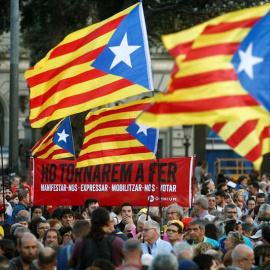 La manifestació del segon aniversari de l'1-O a Barcelona. EFE / QUIQUE GARCÍA