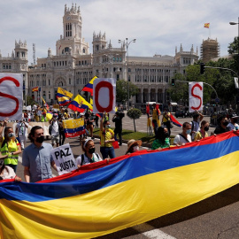 08/05/2021. Miles de personas acuden a la manifestación en apoyo al pueblo colombiano, este sábado en Madrid. - EFE