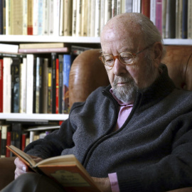 Fotografía de archivo, tomada el 17 de marzo de 2015, del escritor andaluz José Manuel Caballero Bonald, premio Cervantes en 2012, que ha fallecido en Madrid a la edad de 94 años.