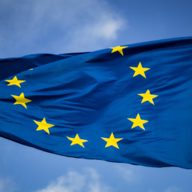 Imagen recurso de la bandera de la Unión Europea ondeando. - Unsplash