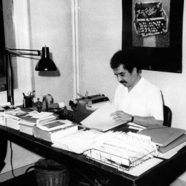 Gabriel García Márquez escribe su libro 'El otoño del patriarca' en su piso de Barcelona, en una imagen del 14 de noviembre de 1970.