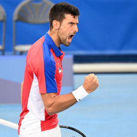 26 de julio de 2021, Japón, Tokio: el tenista serbio Novak Djokovic en acción contra el alemán Jan-Lennard Struff durante el partido de la segunda ronda de hombres solteros en el Ariake Tennis Park como parte de los Juegos Olímpicos de Tokio 2020.