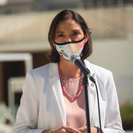 La ministra de Industria, Comercio y Turismo, Reyes Maroto, ofrece una rueda de prensa tras el encuentro con representantes del sector turístico, este jueves en Baleares.