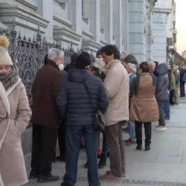 Colas en las sedes del Banco de España para comprar letras del Tesoro