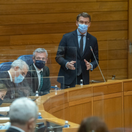 4/4/24 Feijóo, con mascarilla en el Parlamento de Galicia, en una imagen de archivo de enero de 2022