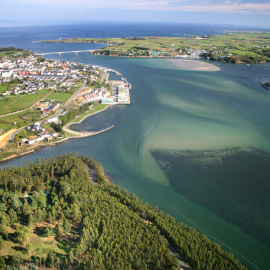 Vista panorámica de la Ría de Ribadeo o Ría del Eo, frontera entre Asturias y Galicia.