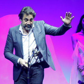 El actor Javier Bardem recibe el premio a mejor actor protagonista en una película por su papel en 'El buen patrón' durante la gala de la 9ª edición de los Premios Feroz 2022