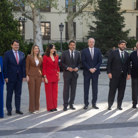 Cuca Gamarra, secretaria general del PP, junto a los presidentes autonómicos del PP.