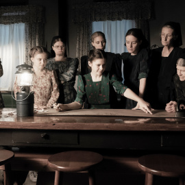 Las actrices Jessie Buckley, Kate Hallett, Michelle McLeod, Liv McNeil, Rooney Mara, Claire Foy, Sheila McCarthy y Judith Ivey