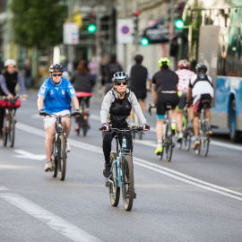 Foto de archivo de personas haciendo deporte en Madrid, a 3 de mayo de 2020.