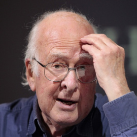 El científico británico Peter Higgs, descubridor del 'bosón de Higgs' y Premio Nobel de Física en 2013, en una foto de archivo de abril de 2024.