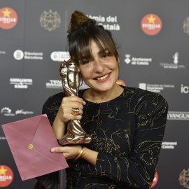 La actriz Candela Peña premiada por 'La Boda de Rosa', durante la gala de entrega de los Premios Gaudí, en el Auditorio del Fòrum-CCIB, en Barcelona, Catalunya (España), a 21 de marzo de 2021.