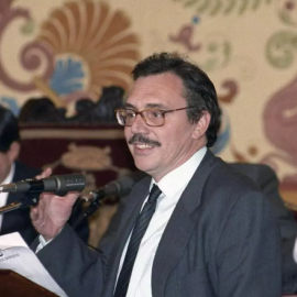 Teófilo Serrano, durante un debate del estado de la región en la Asamblea de Madrid en su etapa como portavoz de la FSM.