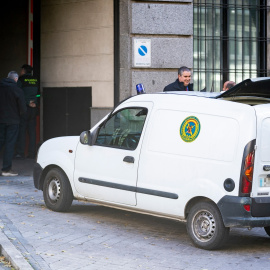 22/03/2024 Una furgoneta a su entrada por la parte de atrás del Ministerio de Defensa, a 1 de diciembre de 2022, en Madrid (España).